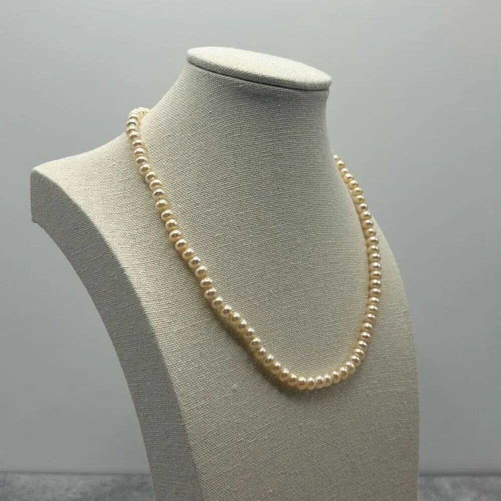 NWOT Natural Womens Ivory Cream Fresh Water Pearl Bead Necklace 17 inches